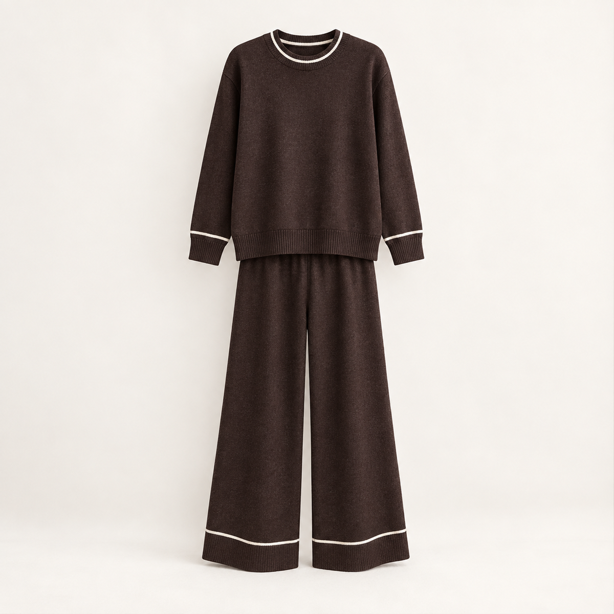 ENSEMBLE MAILLE ROMY – DÉTAILS CONTRASTÉS