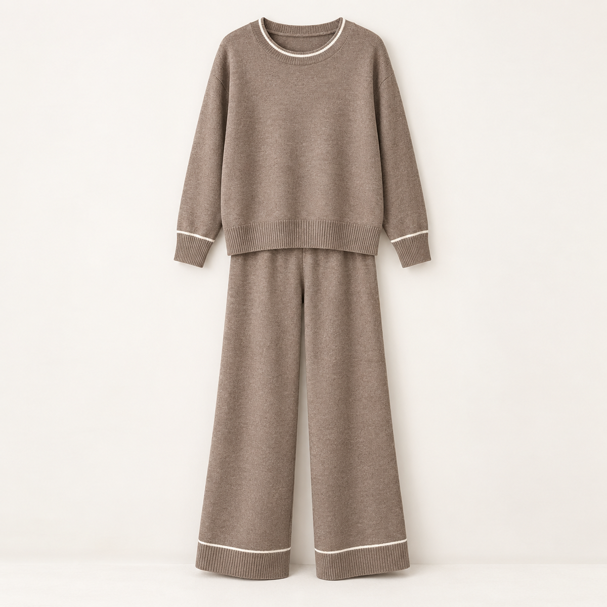 ENSEMBLE MAILLE ROMY – DÉTAILS CONTRASTÉS